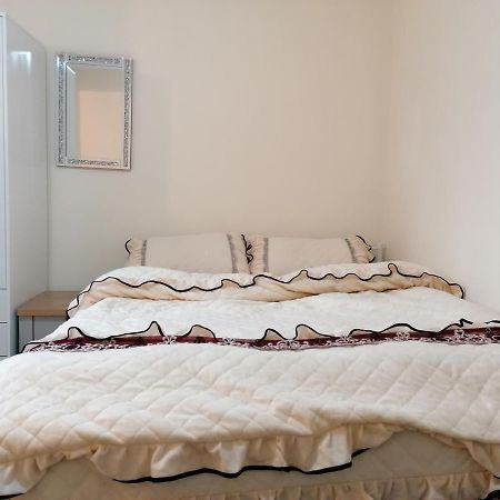 Self-Contained Studio Flat Bathrooms Kitchens Upgrade Locations To City Centre 15 Minutes Walking Distance Nottingham Universities Queen Hospitals City Hospitals Esterno foto
