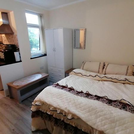 Self-Contained Studio Flat Bathrooms Kitchens Upgrade Locations To City Centre 15 Minutes Walking Distance Nottingham Universities Queen Hospitals City Hospitals Esterno foto