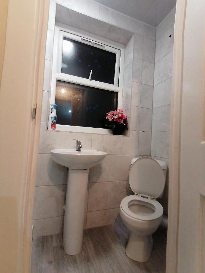 Self-Contained Studio Flat Bathrooms Kitchens Upgrade Locations To City Centre 15 Minutes Walking Distance Nottingham Universities Queen Hospitals City Hospitals Esterno foto