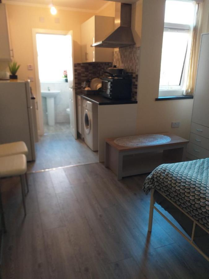 Self-Contained Studio Flat Bathrooms Kitchens Upgrade Locations To City Centre 15 Minutes Walking Distance Nottingham Universities Queen Hospitals City Hospitals Esterno foto
