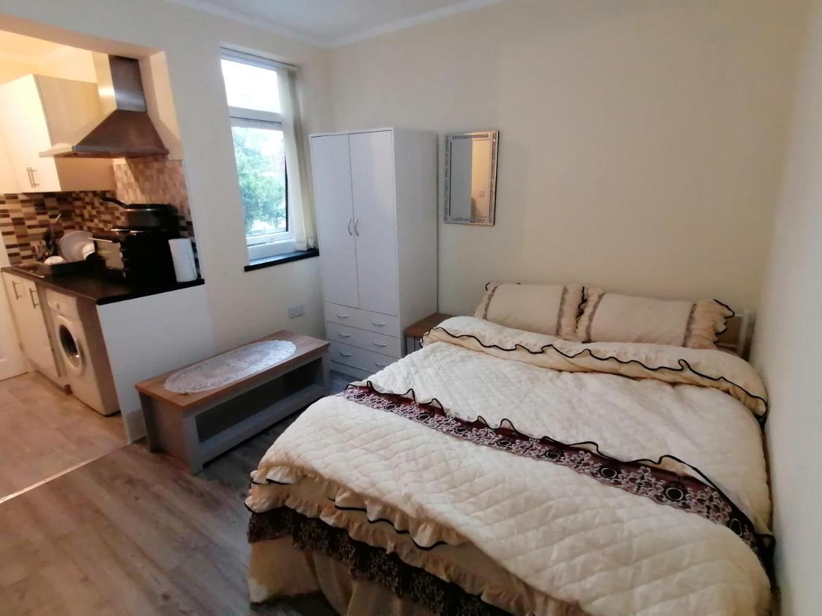Self-Contained Studio Flat Bathrooms Kitchens Upgrade Locations To City Centre 15 Minutes Walking Distance Nottingham Universities Queen Hospitals City Hospitals Esterno foto
