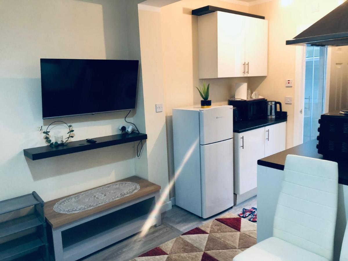 Self-Contained Studio Flat Bathrooms Kitchens Upgrade Locations To City Centre 15 Minutes Walking Distance Nottingham Universities Queen Hospitals City Hospitals Esterno foto