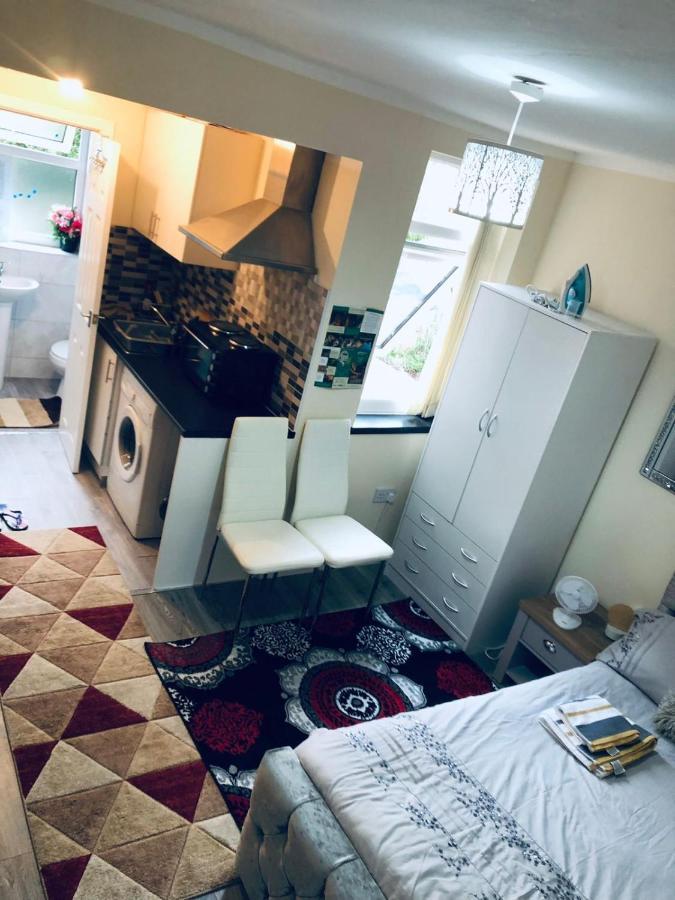Self-Contained Studio Flat Bathrooms Kitchens Upgrade Locations To City Centre 15 Minutes Walking Distance Nottingham Universities Queen Hospitals City Hospitals Esterno foto